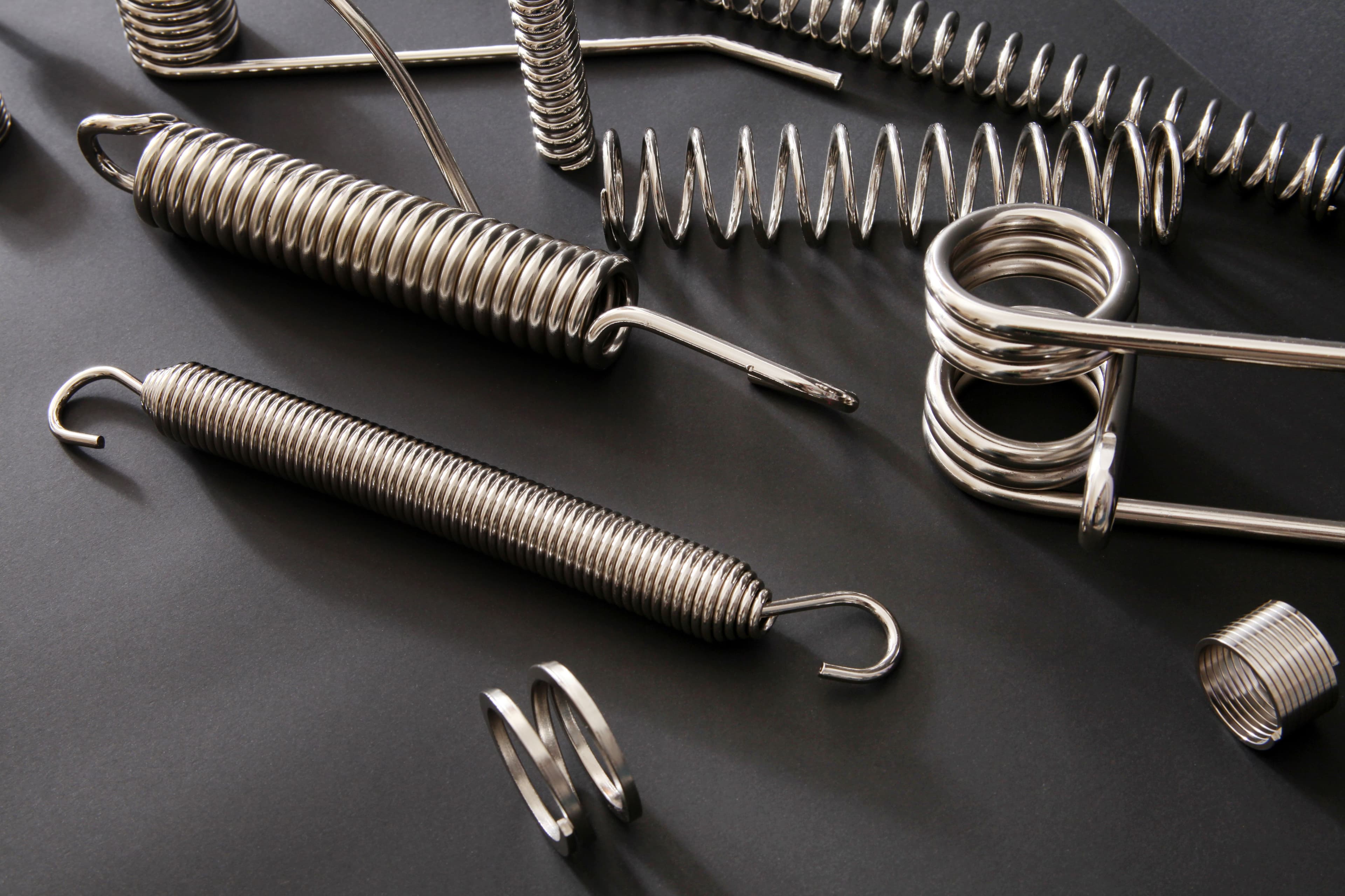 Tension springs and gas struts