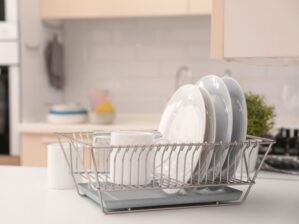 Jak najlepiej dobrać ociekarkę do naczyń do swojej kuchni?